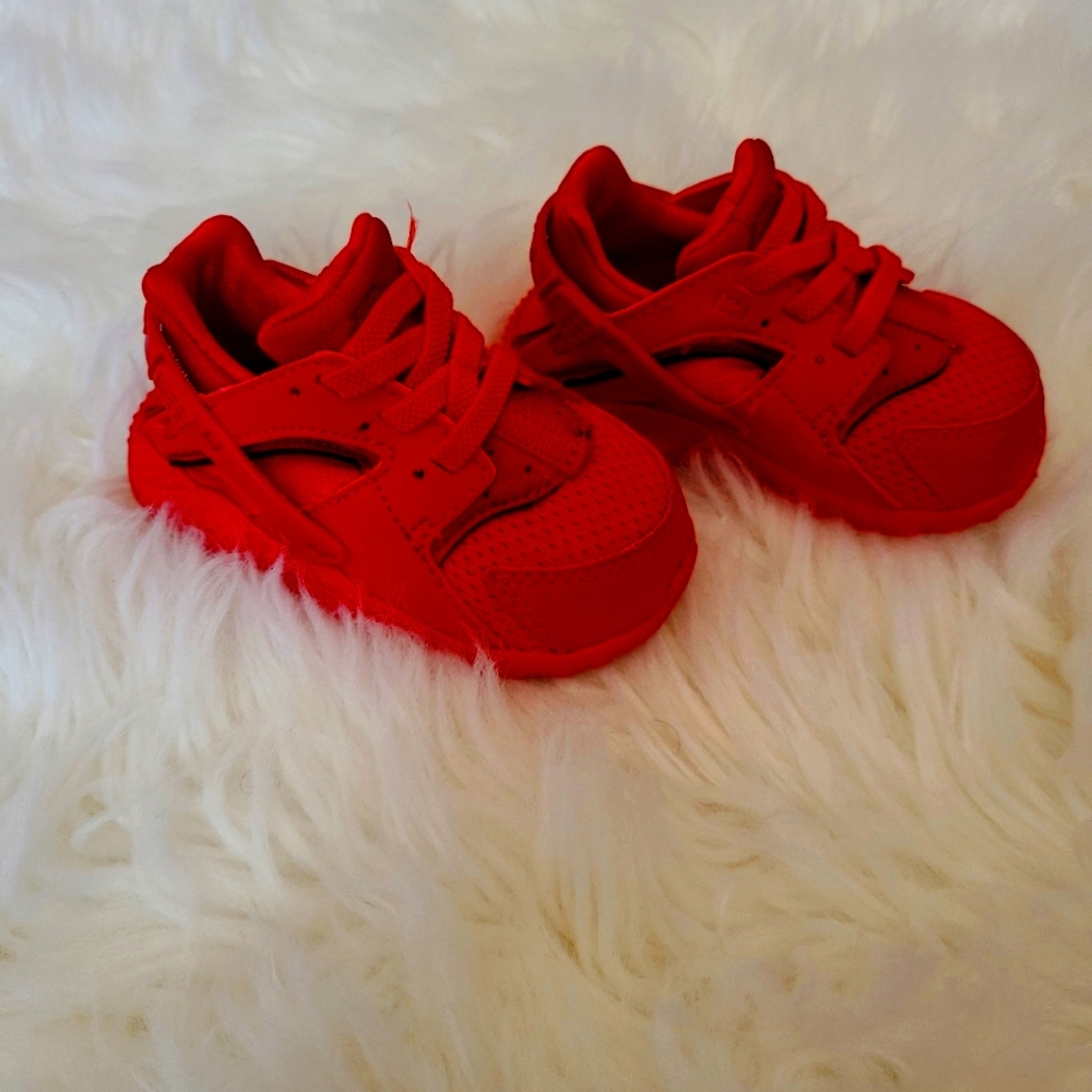 Gently worn Toddler Nike Huarache
